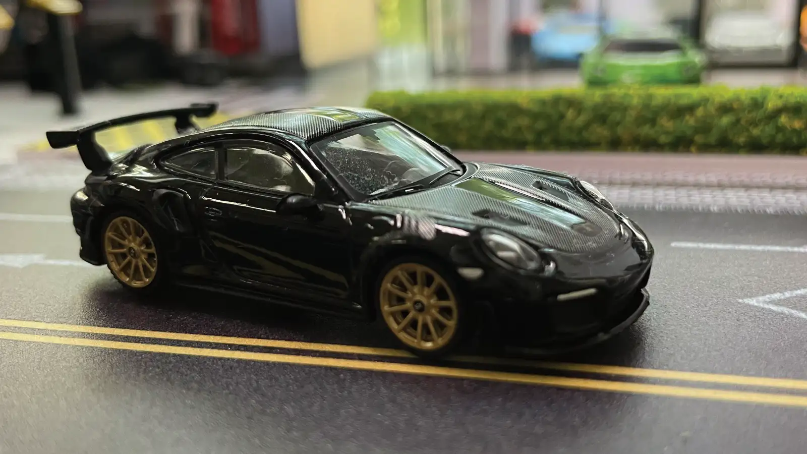 Mini GT Porsche 911 GT2